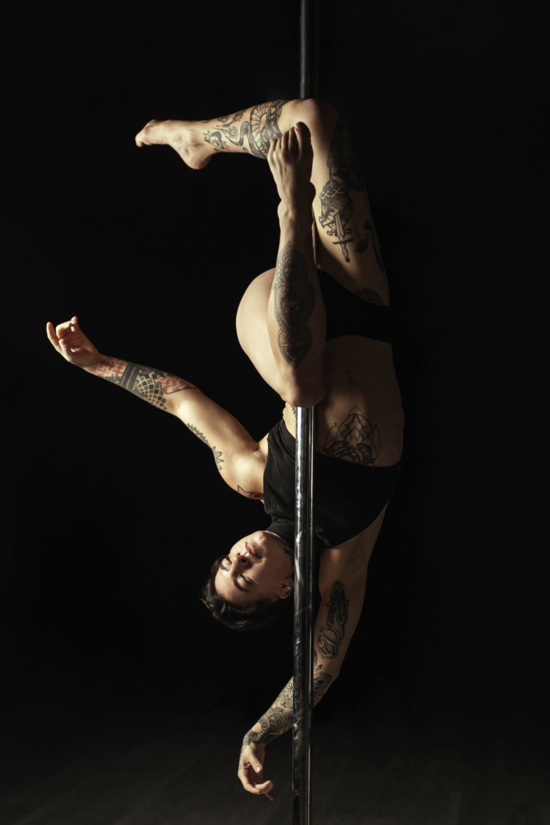 isabella-sutto-pole-dance-performer-trieste-tattoo-expo